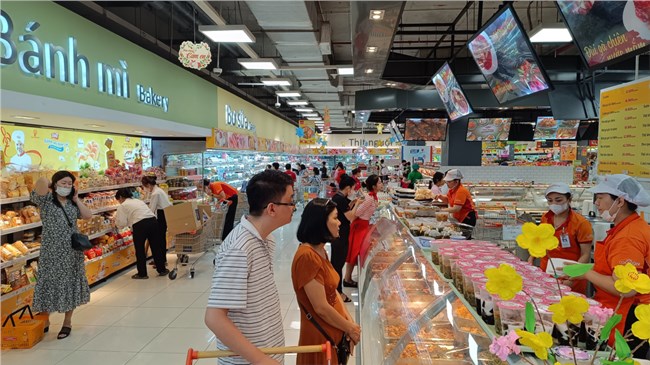 Người dân ở TP.HCM mua sắm Tết, siêu thị đã đông hơn (03/02/2024)

